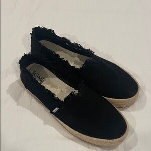 TOMS Women's Black and Tan Espadrilles